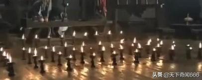 发现了诸葛亮的墓地，解开重重机关后，墓中只有一把羽扇