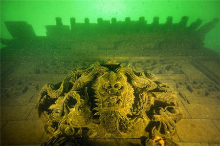 云南一湖泊惊现水下古城规模堪比皇宫还藏一个移动尸库