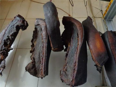 四川臭猪肉在梁上挂了35年越臭越值钱有人出价60万主人都不卖3