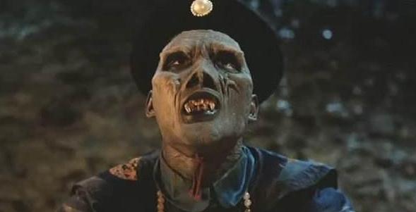 曾有工人在此施工时,在山下发现了6具干尸,这些干尸长相奇特宛如"僵尸