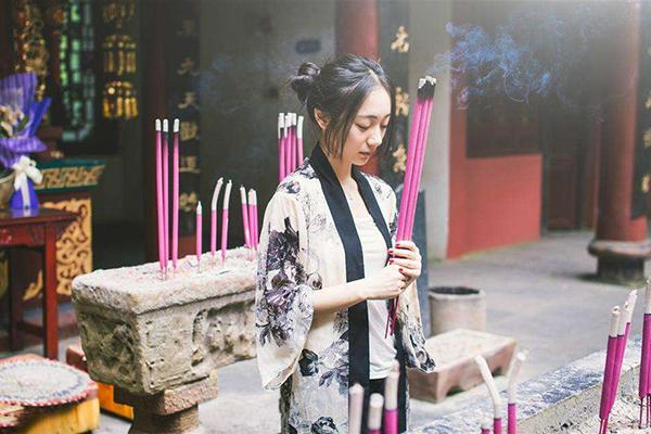 34年前山东一女子决意“称帝”，招童男建后宫，旋被联防队员扫灭