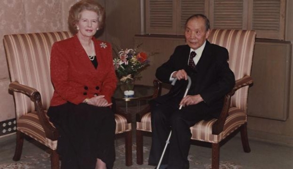 中国将军在美国隐居50年，英国首相弯腰握手，身份曝光轰动一时