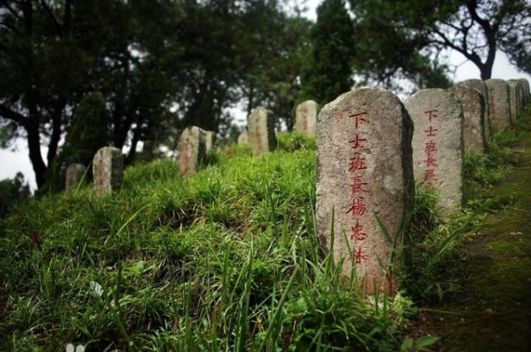 4个日本兵永久跪在中国，日方多次要求拆除，中国：需要3个条件
