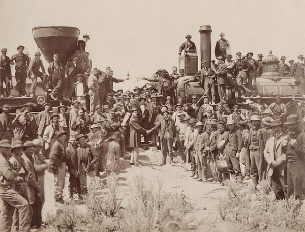 1970年美国沙漠挖出1吨重华人尸骨，附近铁路被称作“万里长城”