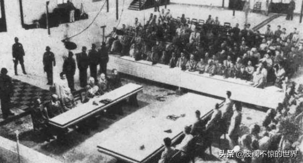 32个日本兵不愿投降，和一个女性在岛上生活7年，人性丑态百出！