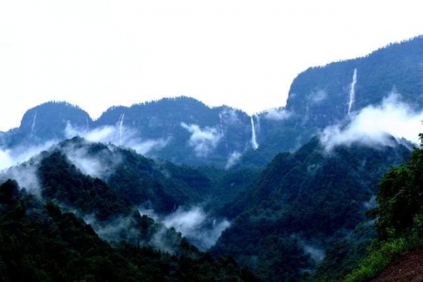 旅游禁区瓦屋山迷魂凼陆地上的百慕大