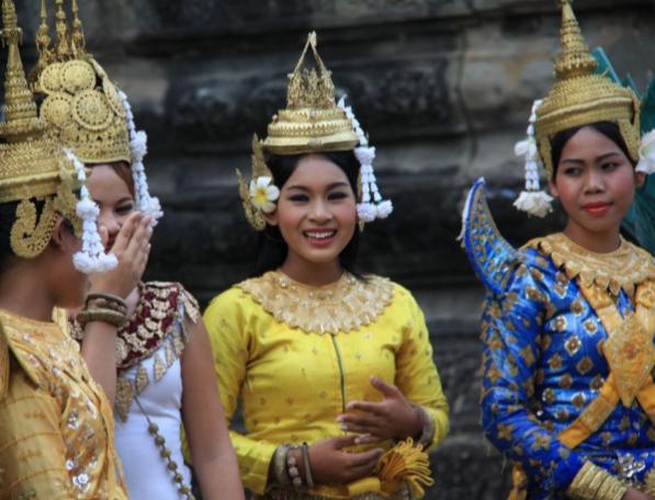 柬埔寨一个女人村没一个男人却生活40个女人和107个孩子