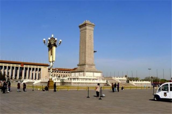 人民英雄纪念碑本来重300吨，运到北京却只剩60吨，其它240吨呢？