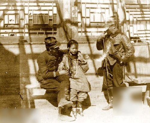 八国联军侵略中国,攻入紫禁城以后,怎么对待遗留的嫔妃的?