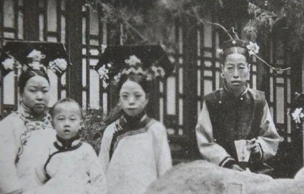 为何有人认为清朝的人都特别丑,真实原因是什么?