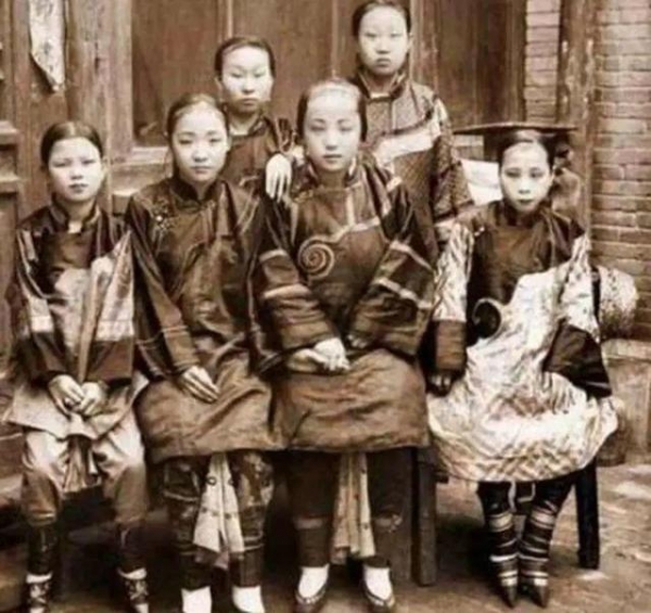 为何有人认为清朝的人都特别丑,真实原因是什么?