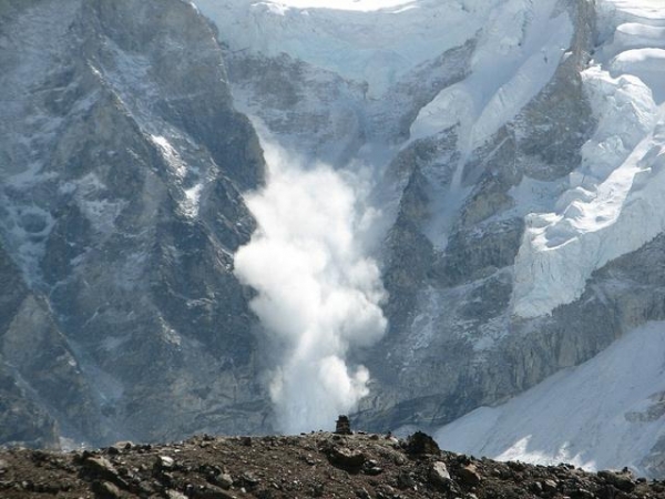 1996年珠穆朗玛峰灾难：世界之巅的死亡