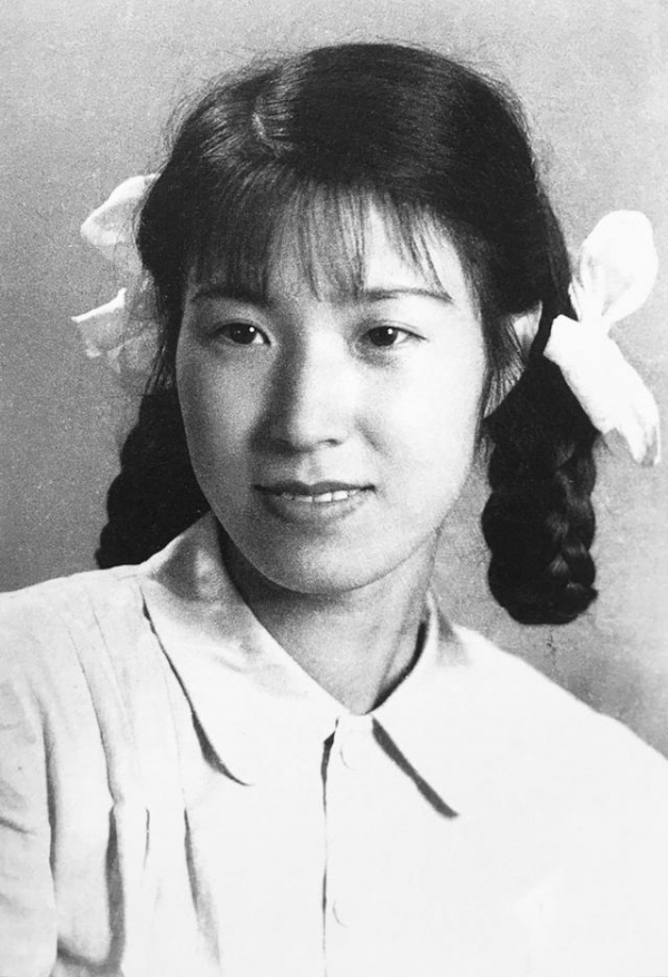 末代皇后婉容是怎么死的？临终前浑身恶臭，每天哀求监狱给点大烟