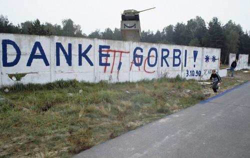 重兵驻扎东德：1990年苏联为什么没有阻止两德统一？