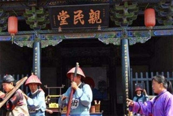 晚清的狱霸有多猖狂？殴打差役，火烧监狱，还侮辱女囚犯