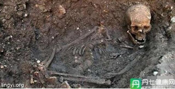 3岁男孩找到自己前世的尸体，破解谋杀谜案