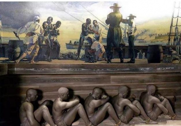 人贩子运输黑奴，为何无论男女都要脱光？原因道尽人性丑恶