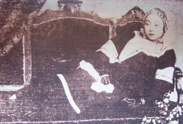 八国联军侵华，进入北京大肆烧死抢掠，最终靠一个妓女保住了北京