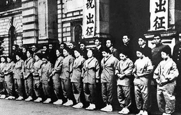 日本投降后，日本女人为何争着嫁给中国男人？甚至三五个嫁一个