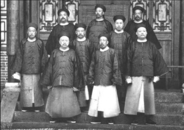 清朝一品大官，被英军俘虏到印度，当猴子供人观赏，是什么情况？