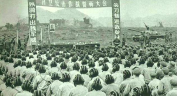 对越自卫反击战，越南女兵被俘后的行为，过于丧失军人的尊严