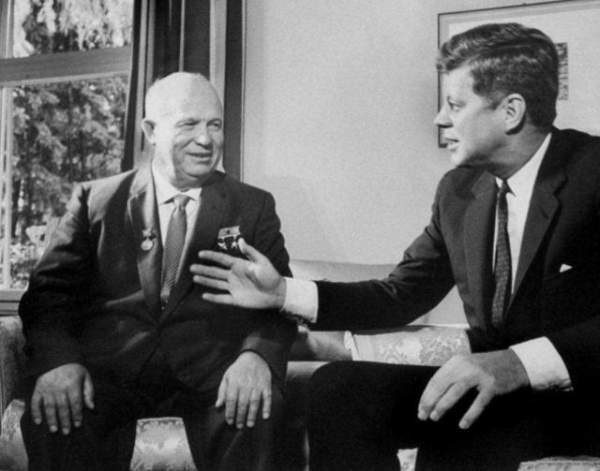 对越自卫反击战，越南女兵被俘后的行为，过于丧失军人的尊严