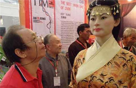 其实辛追夫人的尸体之所以保存这么完整,很大原因是棺椁的密封程度和