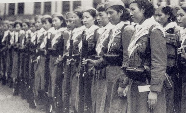 为何日本女性愿意上战场支持男兵？这几个原因才是根源，悲催