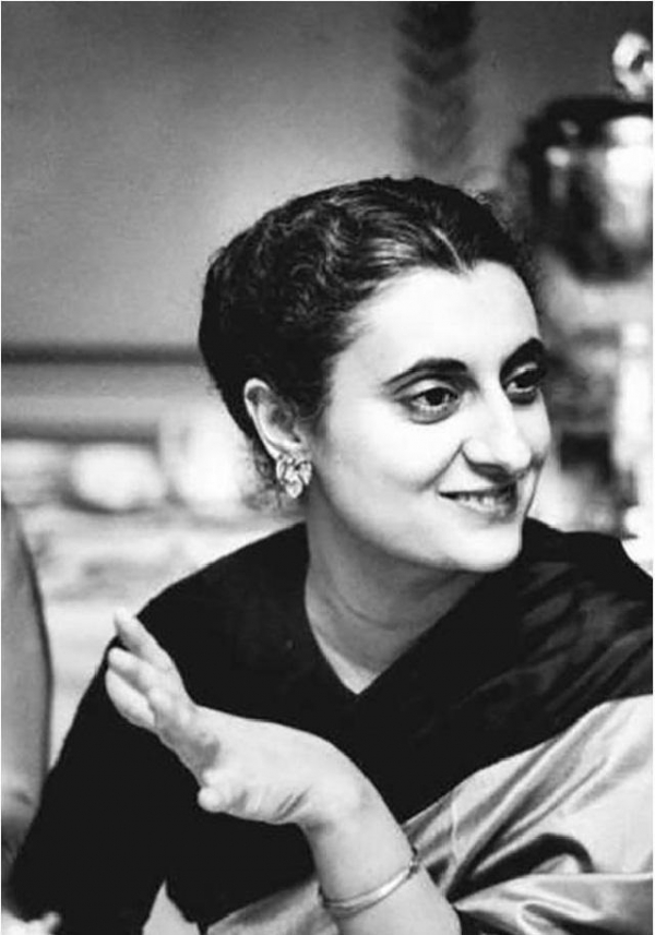 印度首位女总理一个月让400万男子绝育67岁被贴身警卫刺杀2