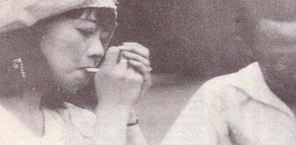 为何文绣就可以离婚,而婉容曾多次计划逃跑,却都无法成功?