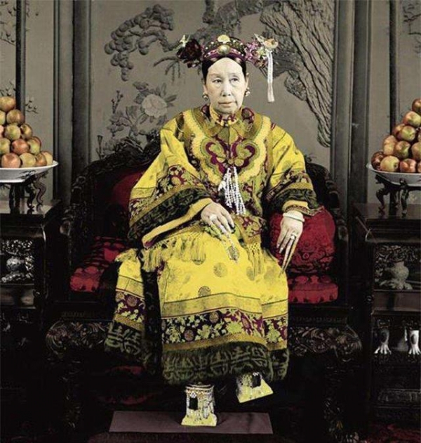 清朝其实有两位末代皇帝，一位是溥仪，另一位活到1942年才去世