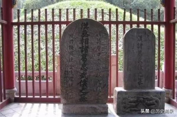 诸葛亮墓1700年无人敢盗，坟上大树很神秘