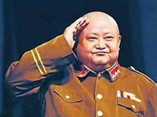 曾经的抗日英雄，娶了40多个老婆，死后43年还没下葬