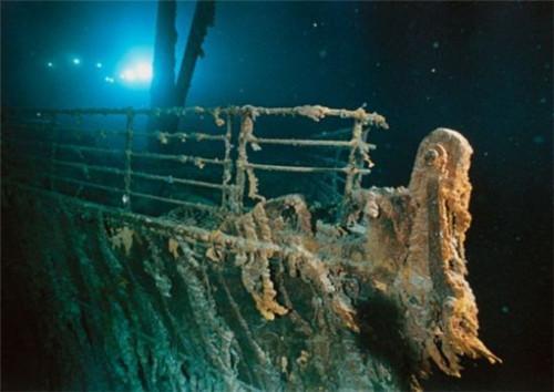 泰坦尼克号遗骸发现35年，为何至今仍未打捞？专家：想捞，但不能