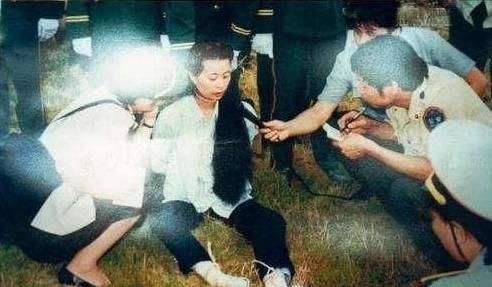她是新中国最年轻的贪污犯，23岁敛财55万，一分没花被判死刑