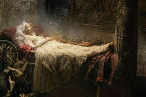 身体里的脂肪变成了肥皂,为此显得肌肤格外的年轻,甚至和活人一样