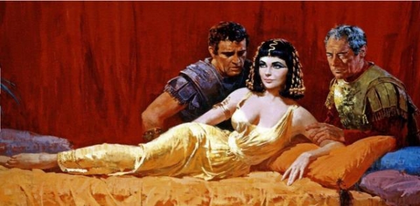 艳后去见凯撒大帝时，为什么要脱掉衣服呢？这与罗马的规矩相关！