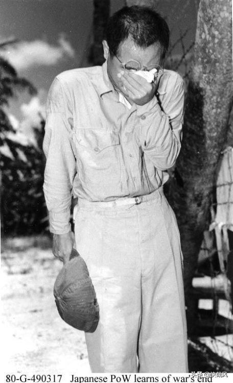 亲耳听到天皇宣布投降时，7000万日本人什么表情？照片不说谎