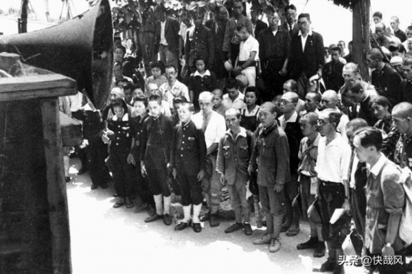 亲耳听到天皇宣布投降时，7000万日本人什么表情？照片不说谎