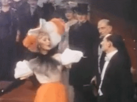 她被骂高级妓女,遭性侵生下女儿,69岁嫁给王子,却悲惨而死