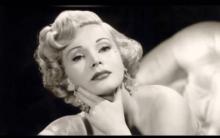 她被骂高级妓女,遭性侵生下女儿,69岁嫁给王子,却悲惨而死