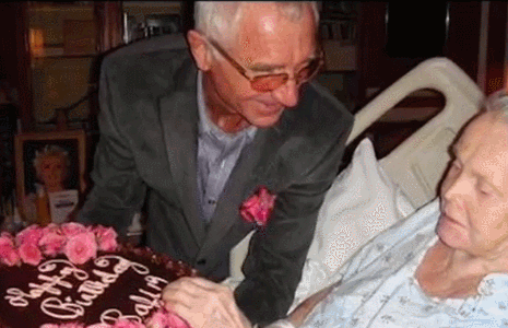 她被骂高级妓女,遭性侵生下女儿,69岁嫁给王子,却悲惨而死