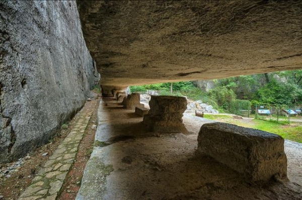 中国史上最大烂尾工程，累死3000人只为作秀，如今却成了旅游胜地