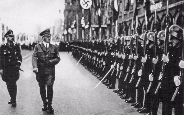 600万犹太被屠杀！希特勒为何如此仇视犹太人，三个原因很关键