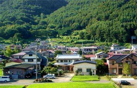 日本一处瘆人的景点晚上特别诡异但背后的故事却让人感动2