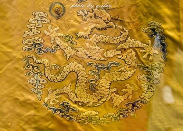 唯一敢穿龙袍下葬的女人，龙袍上有十几万颗珍珠，留下了千古之谜