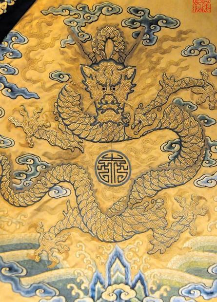 唯一敢穿龙袍下葬的女人，龙袍上有十几万颗珍珠，留下了千古之谜