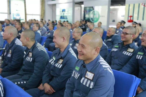 为何囚犯进监狱之前都会把头发全部剃掉看完才明白有这么多作用