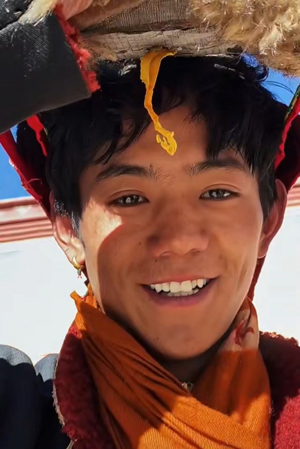 康巴汉子丁真,会是下一个大衣哥吗?