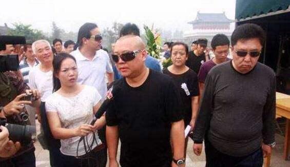 邓超参加李丁老师的葬礼却被张国立大骂滚出去，只因粉丝不理智！
